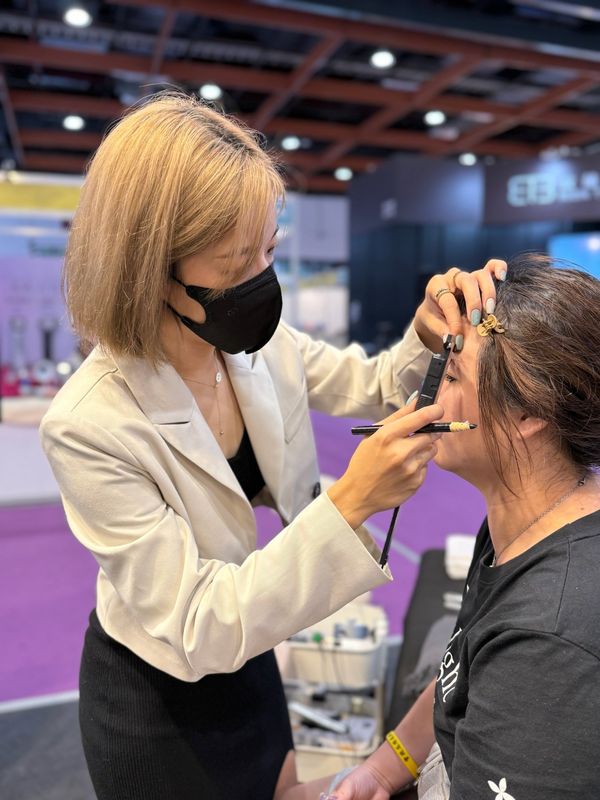 Woo Natural Beauty 紋繡師國際展會施作